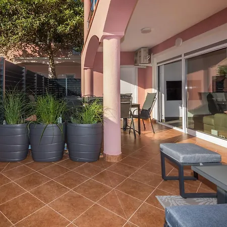 Apartment Trogrlic Privlaka (Zadar)