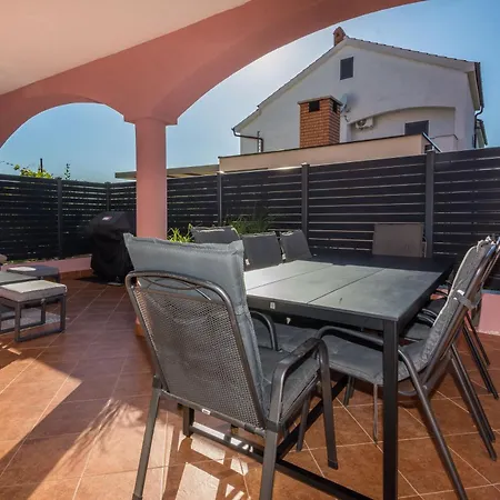 Apartment Trogrlic *